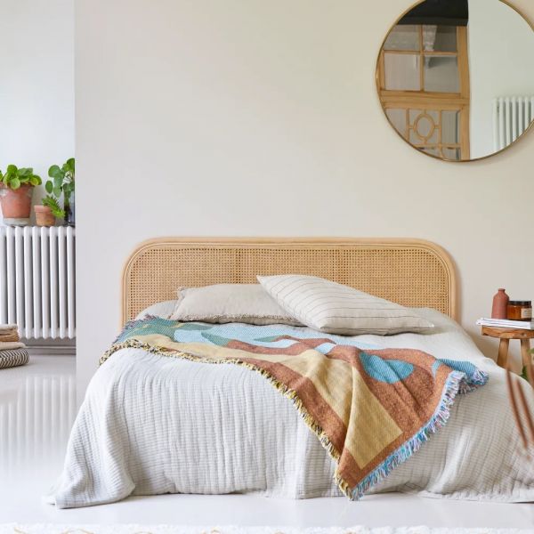 Ratton Amen Bed.